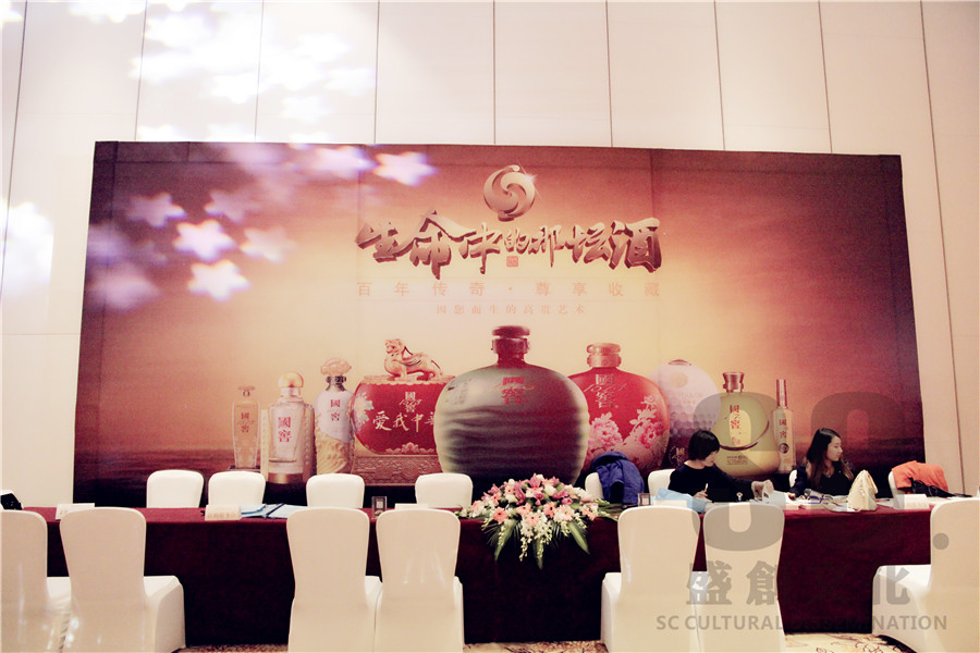   范冰冰龍袍閃耀紅毯 古典大秀致敬經典